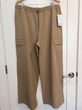 Athleta Oversized Cargo Pants in Tan XL